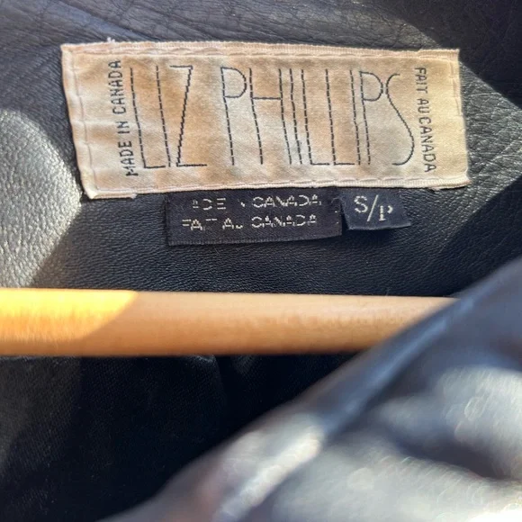 Vintage Black Leather Jacket Small beautiful details, naturally distressed. 🇨🇦 - Picture 6 of 6